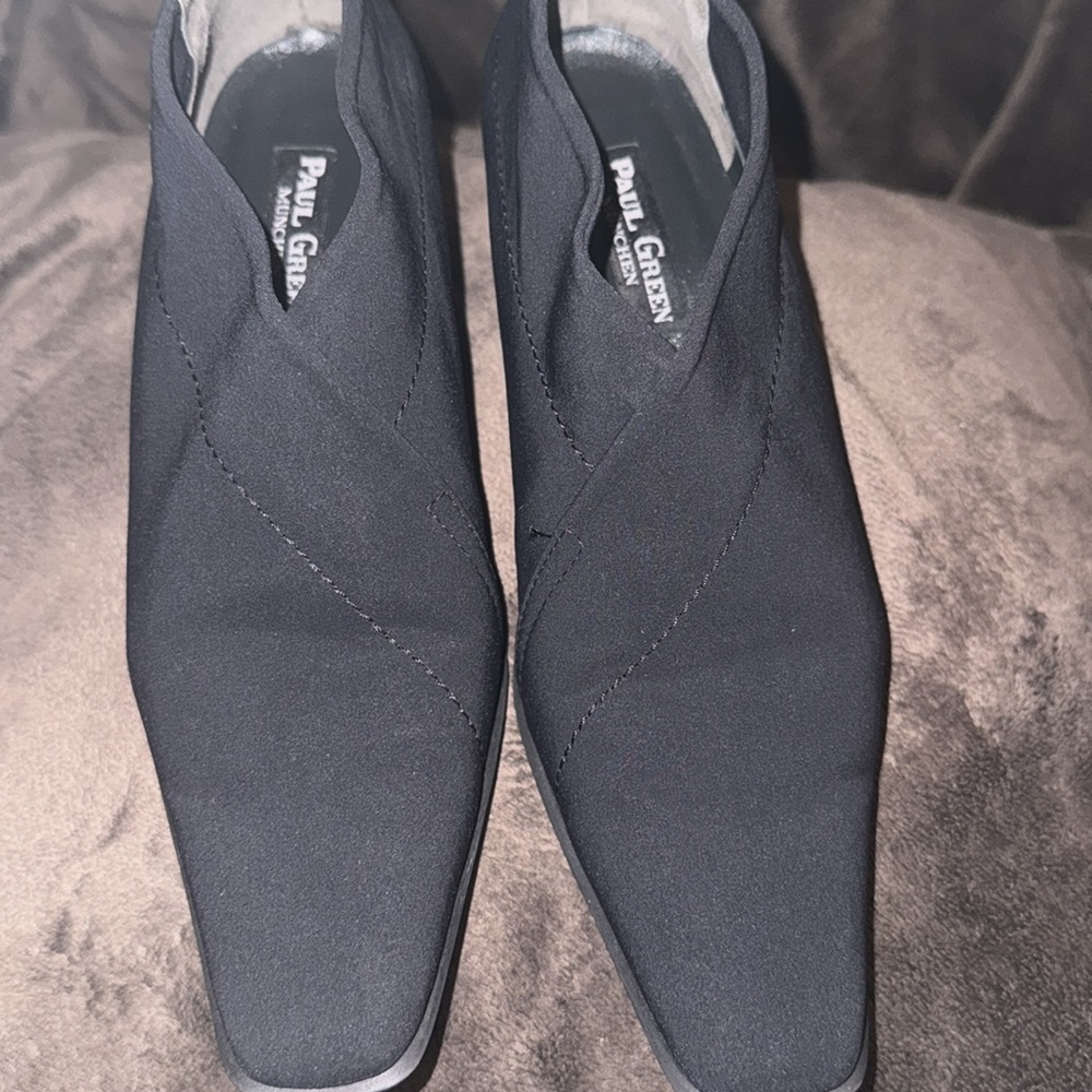 Paul Green black size 8 heel.